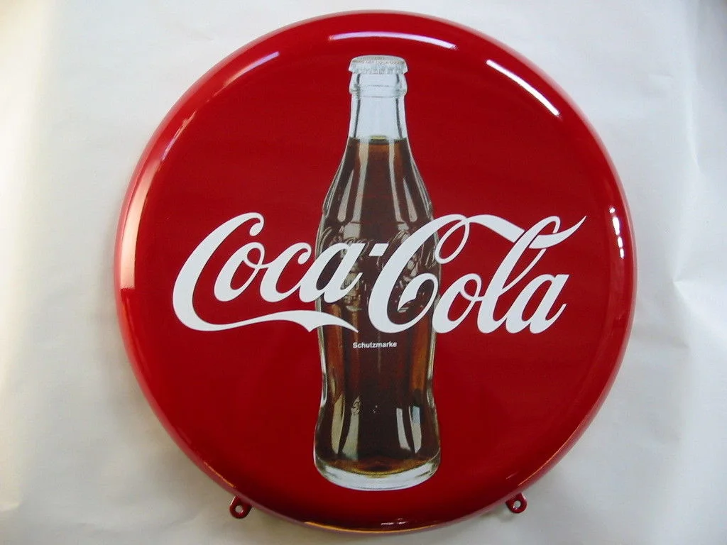 Rundes rotes Coca-Cola-Werbeschild aus Email mit Flaschenmotiv